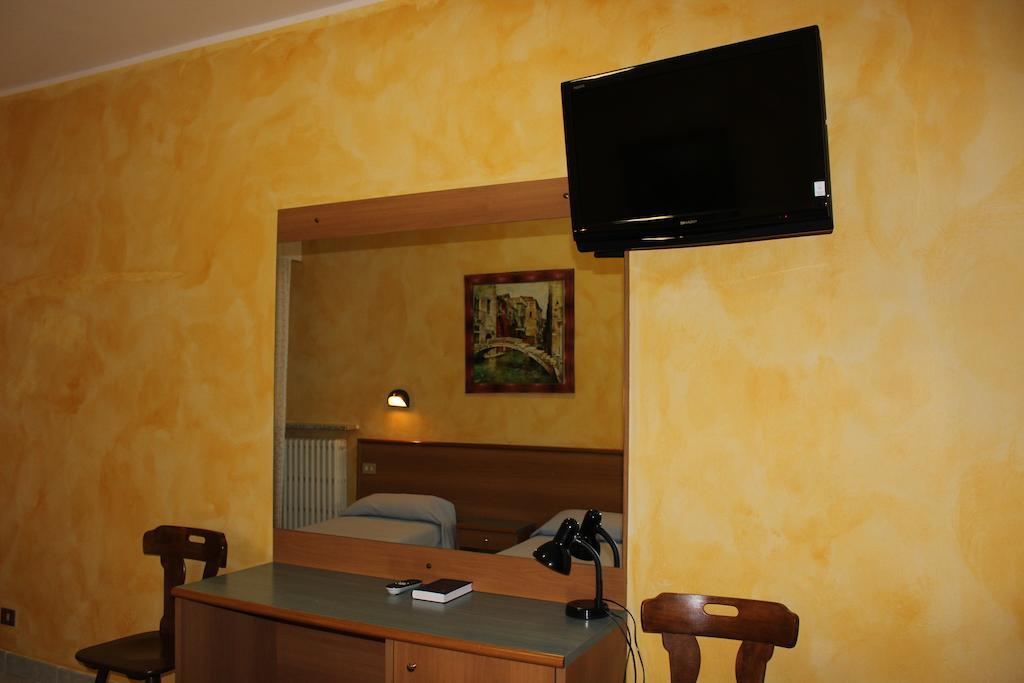Albergo Napoleone SantʼAmbrogio di Valpolicella Rum bild