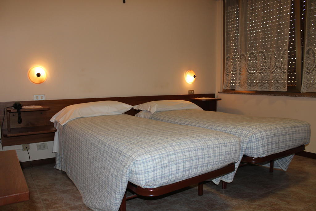 Albergo Napoleone SantʼAmbrogio di Valpolicella Rum bild